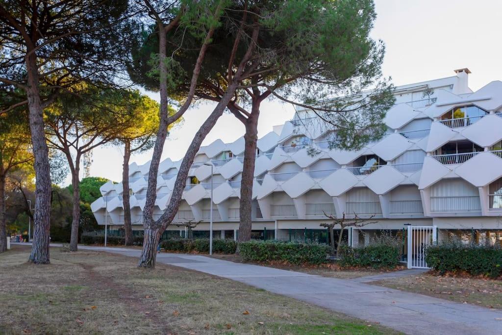 Chez Sebastien - Paisible Studio Au Bord D'Un Lac Avec Parking Ла-Гранд-Мот Экстерьер фото